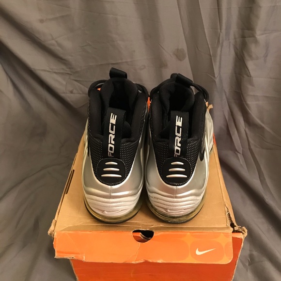 Tim Duncan foamposite size 9 1/2 - Picture 9 of 10